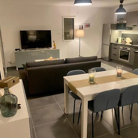 T3 Pour 6 Personnes Dans Avec Piscine